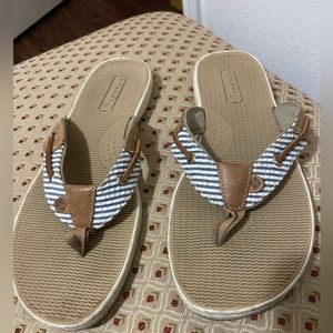 Sperry dock flip flops